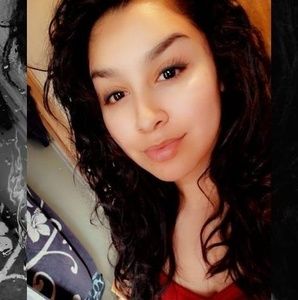 Meet your Posher, Esmeralda